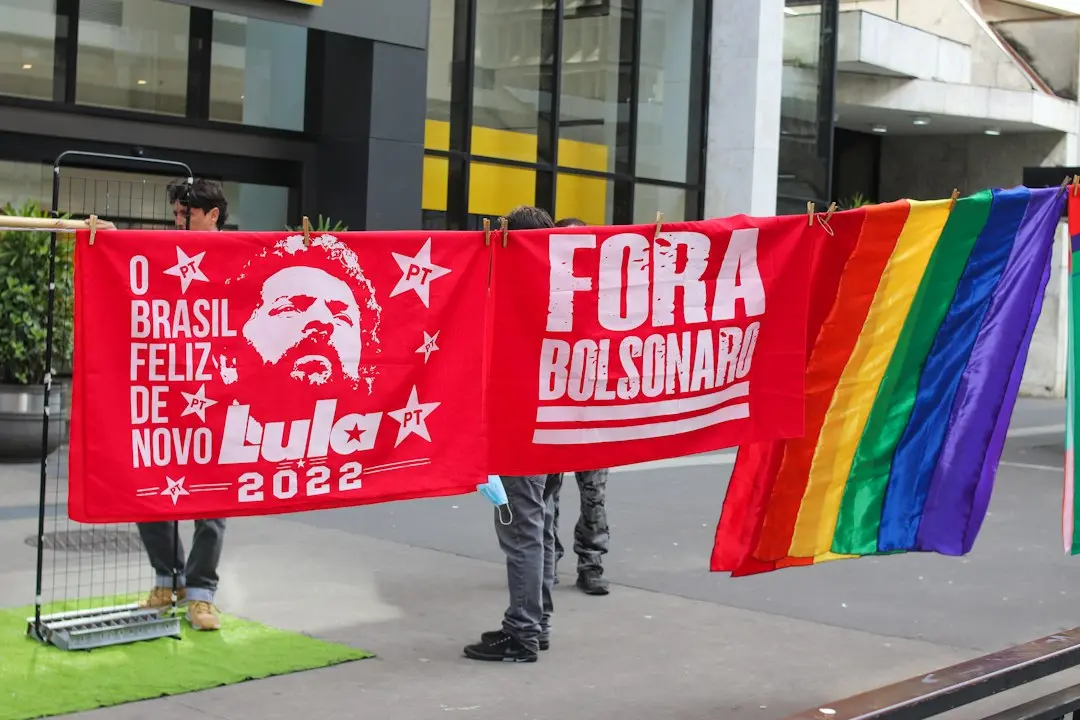 Flávio Bolsonaro vrea Petrobras liberă, dar nu o vinde