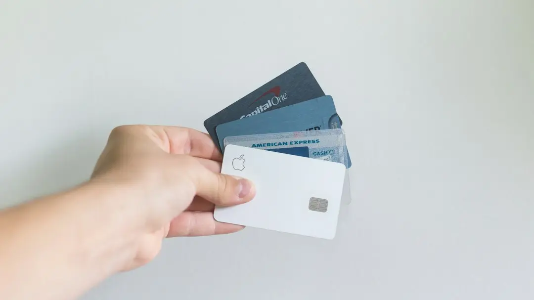 Taxele pe carduri de credit: problema rară care unește partidele în alegerile din 2024