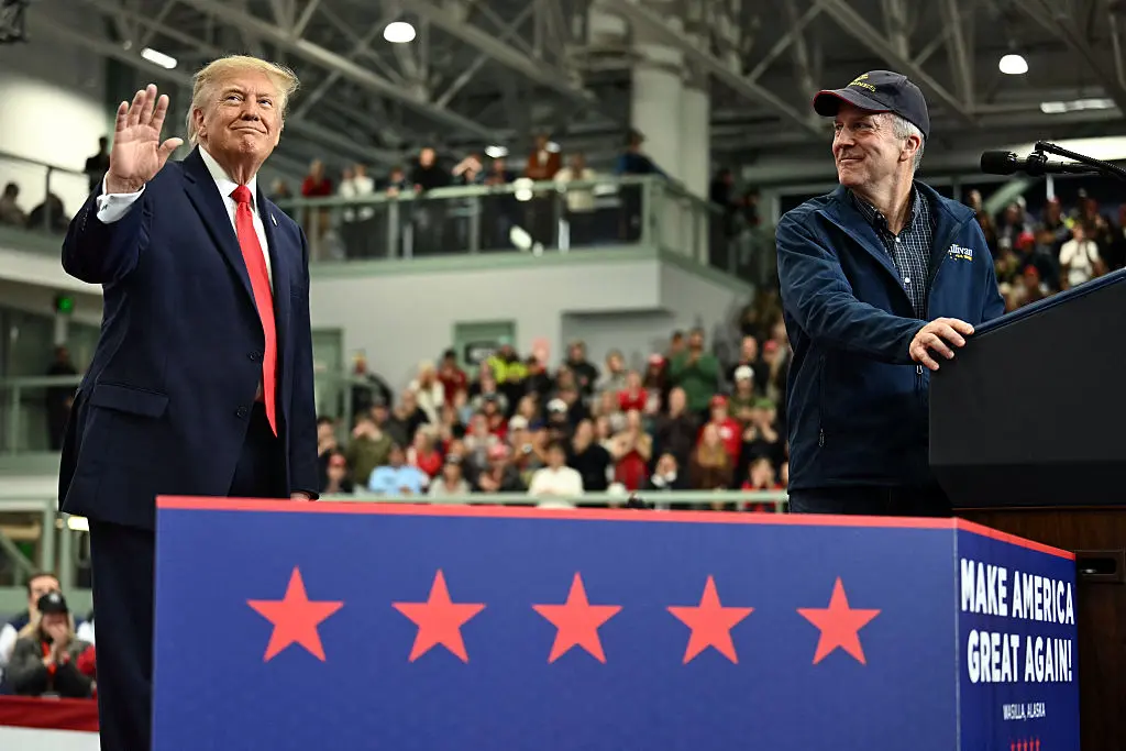 Trump teme că alascanii vor confunda candidații Sullivan