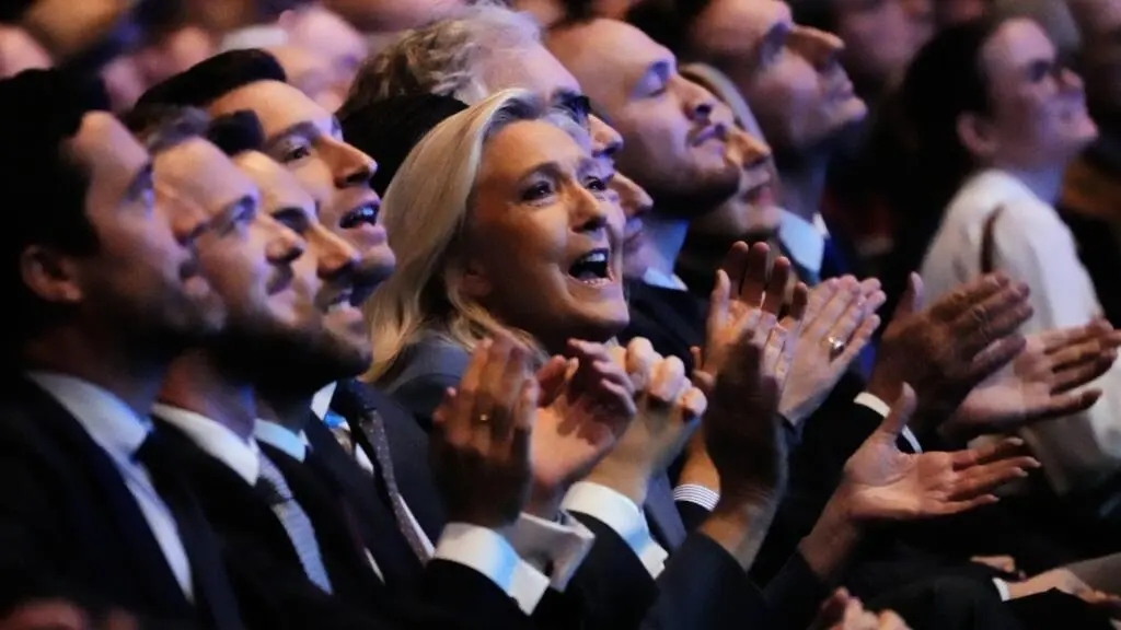 Marine Le Pen conduce sondajele: 38% intenție de vot la 6 luni de alegeri
